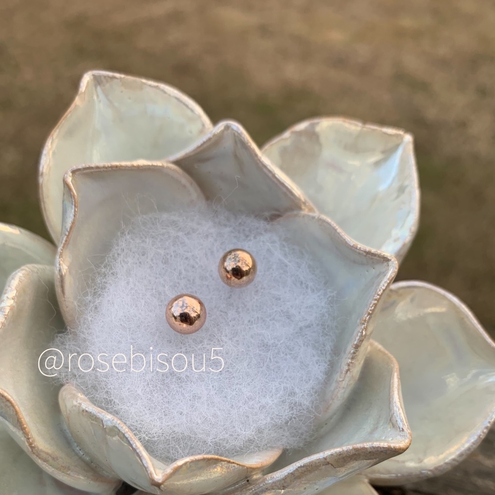 🌕🆕Rose Gold Bauble Ball Stud Earrings - Picture 4 of 4
